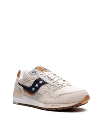 Baskets basses en daim grises Saucony