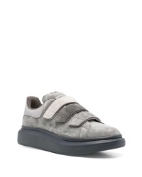 Baskets basses en daim grises Alexander McQueen