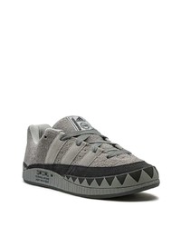 Baskets basses en daim grises adidas