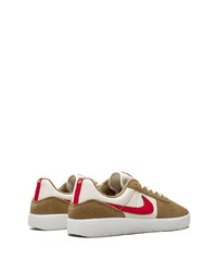 Baskets basses en daim imprimées marron Nike