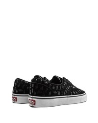 Baskets basses en daim imprimées noires Vans