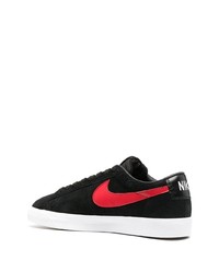 Baskets basses en daim imprimées noires Nike