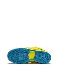 Baskets basses en daim jaunes Nike