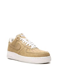 Baskets basses en daim marron clair Nike