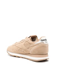 Baskets basses en daim marron clair Reebok