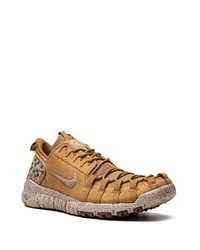 Baskets basses en daim marron clair Nike