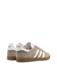 Baskets basses en daim marron clair adidas