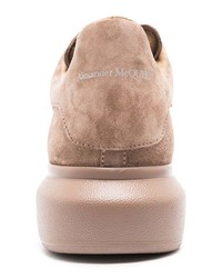 Baskets basses en daim marron clair Alexander McQueen