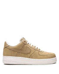 Baskets basses en daim marron clair Nike