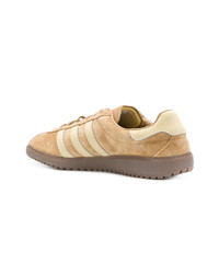 Baskets basses en daim marron clair adidas