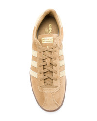 Baskets basses en daim marron clair adidas