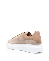 Baskets basses en daim marron clair Alexander McQueen