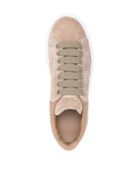 Baskets basses en daim marron clair Alexander McQueen