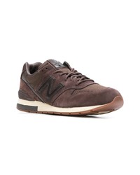 Baskets basses en daim marron New Balance