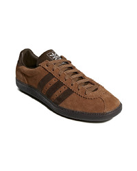 Baskets basses en daim marron adidas