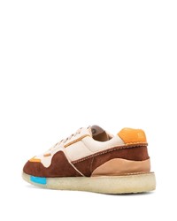 Baskets basses en daim marron Clarks Originals