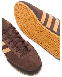 Baskets basses en daim marron adidas