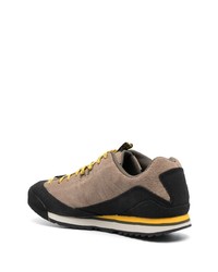 Baskets basses en daim marron Merrell