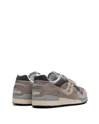 Baskets basses en daim marron Saucony