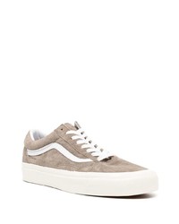 Baskets basses en daim marron Vans