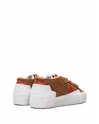 Baskets basses en daim marron Nike