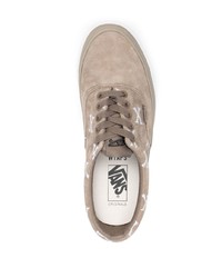 Baskets basses en daim marron Vans