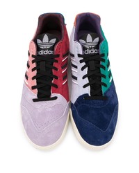 Baskets basses en daim multicolores adidas