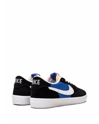 Baskets basses en daim noir et bleu Nike