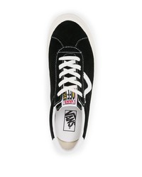 Baskets basses en daim noires et blanches Vans