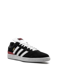 Baskets basses en daim noires et blanches adidas