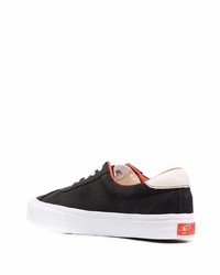 Baskets basses en daim noires et blanches Vans