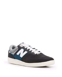 Baskets basses en daim noires et blanches New Balance