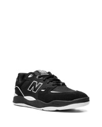 Baskets basses en daim noires et blanches New Balance