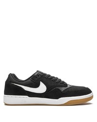 Baskets basses en daim noires et blanches Nike