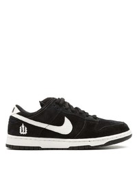 Baskets basses en daim noires et blanches Nike