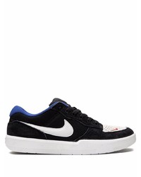 Baskets basses en daim noires et blanches Nike