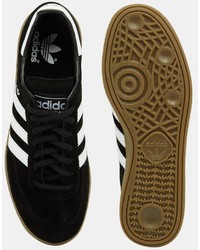 Baskets basses en daim noires et blanches adidas