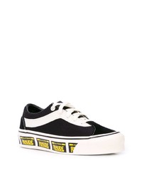 Baskets basses en daim noires et blanches Vans