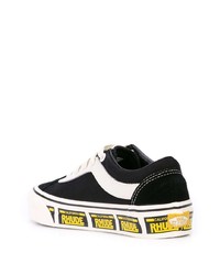 Baskets basses en daim noires et blanches Vans