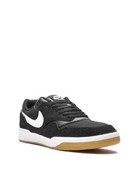 Baskets basses en daim noires et blanches Nike