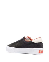 Baskets basses en daim noires et blanches Vans