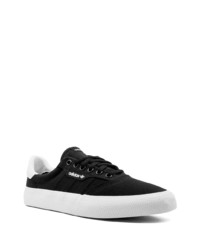 Baskets basses en daim noires adidas