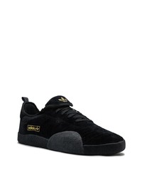 Baskets basses en daim noires adidas