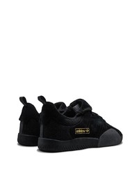 Baskets basses en daim noires adidas