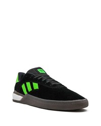 Baskets basses en daim noires adidas