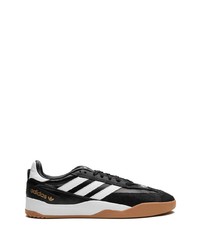 Baskets basses en daim noires adidas