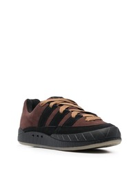 Baskets basses en daim noires adidas