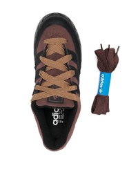 Baskets basses en daim noires adidas