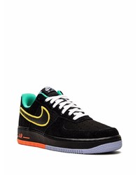 Baskets basses en daim noires Nike