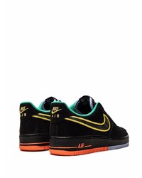 Baskets basses en daim noires Nike